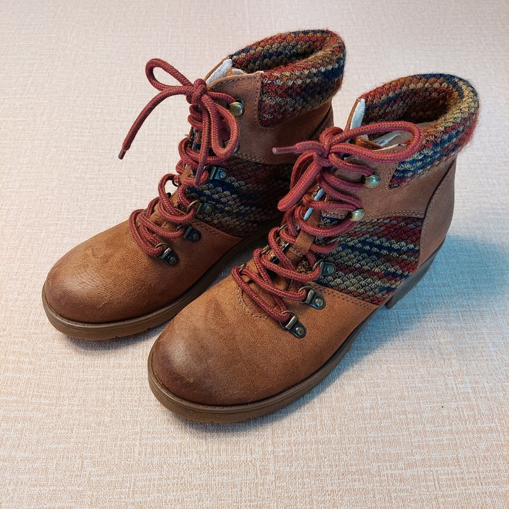 Mossimo booties size 8